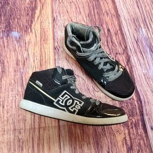 DC boys sneakers size 7